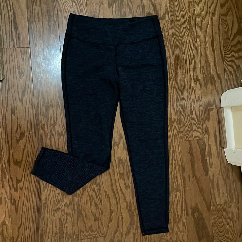 Large Old Navy dark blue/navy and black stepped active leggings.